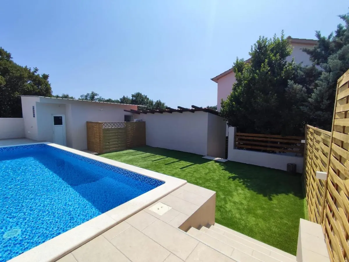 Apartman Debora Sa Privatnim Bazenom 普拉 0*,