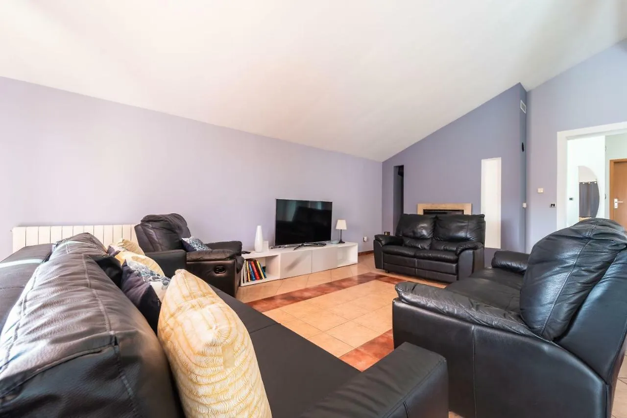 Apartman Debora Sa Privatnim Bazenom Croatia