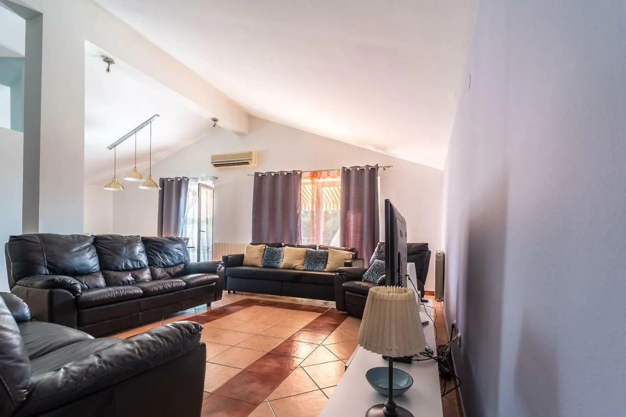 Apartman Debora Sa Privatnim Bazenom Croatia