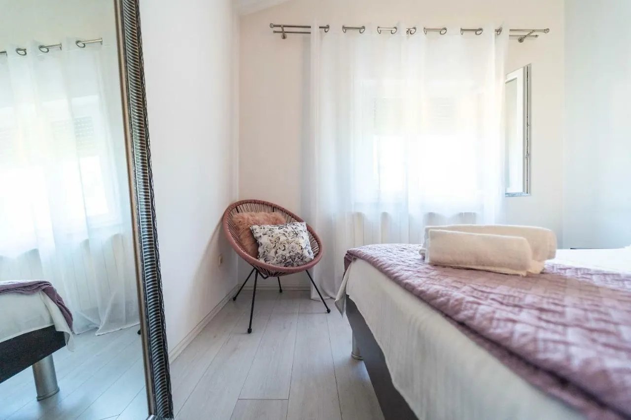 Apartman Debora Sa Privatnim Bazenom 普拉 克罗地亚