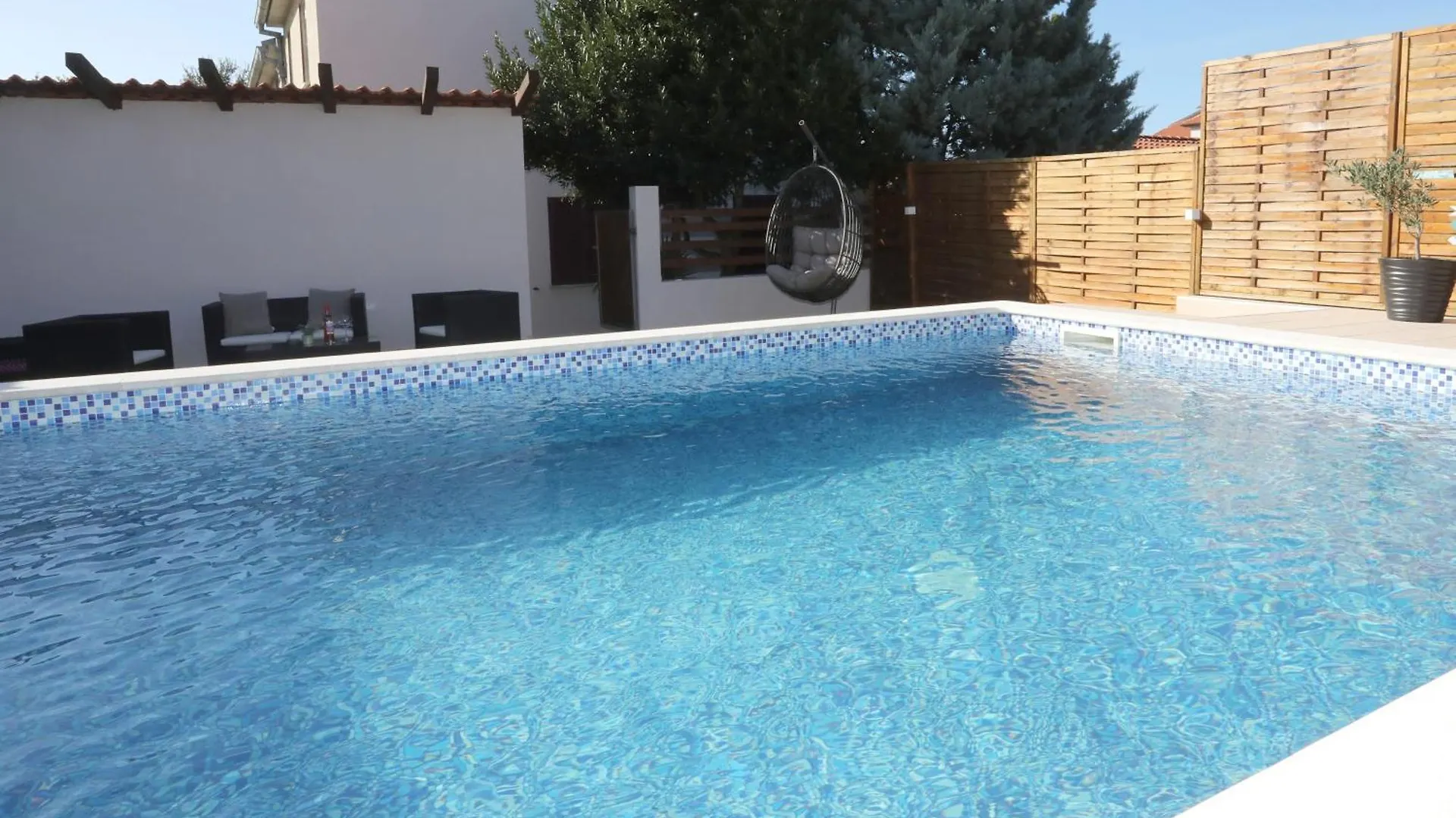 Apartman Debora Sa Privatnim Bazenom Pula
