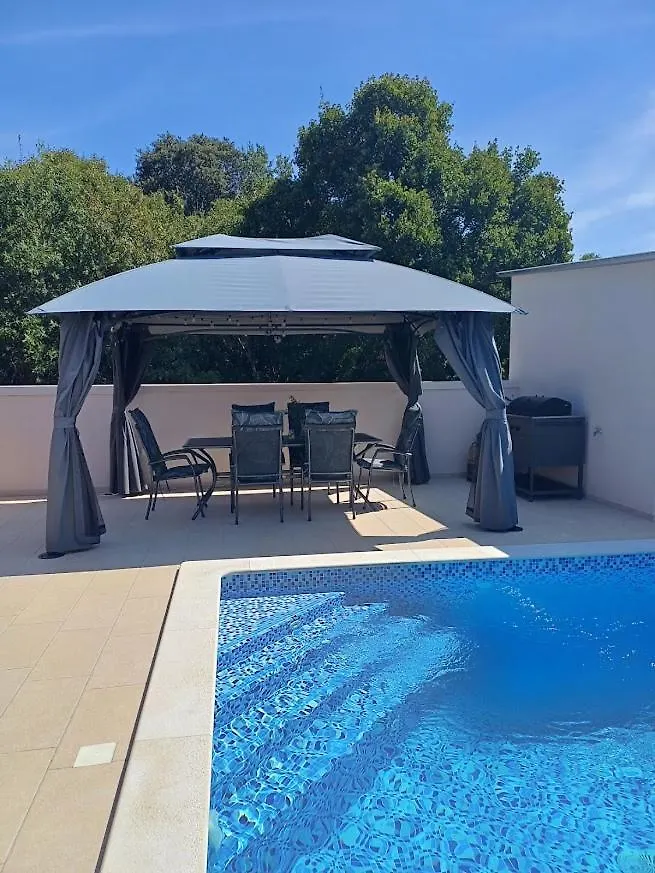 Apartman Debora Sa Privatnim Bazenom Pula Croatia