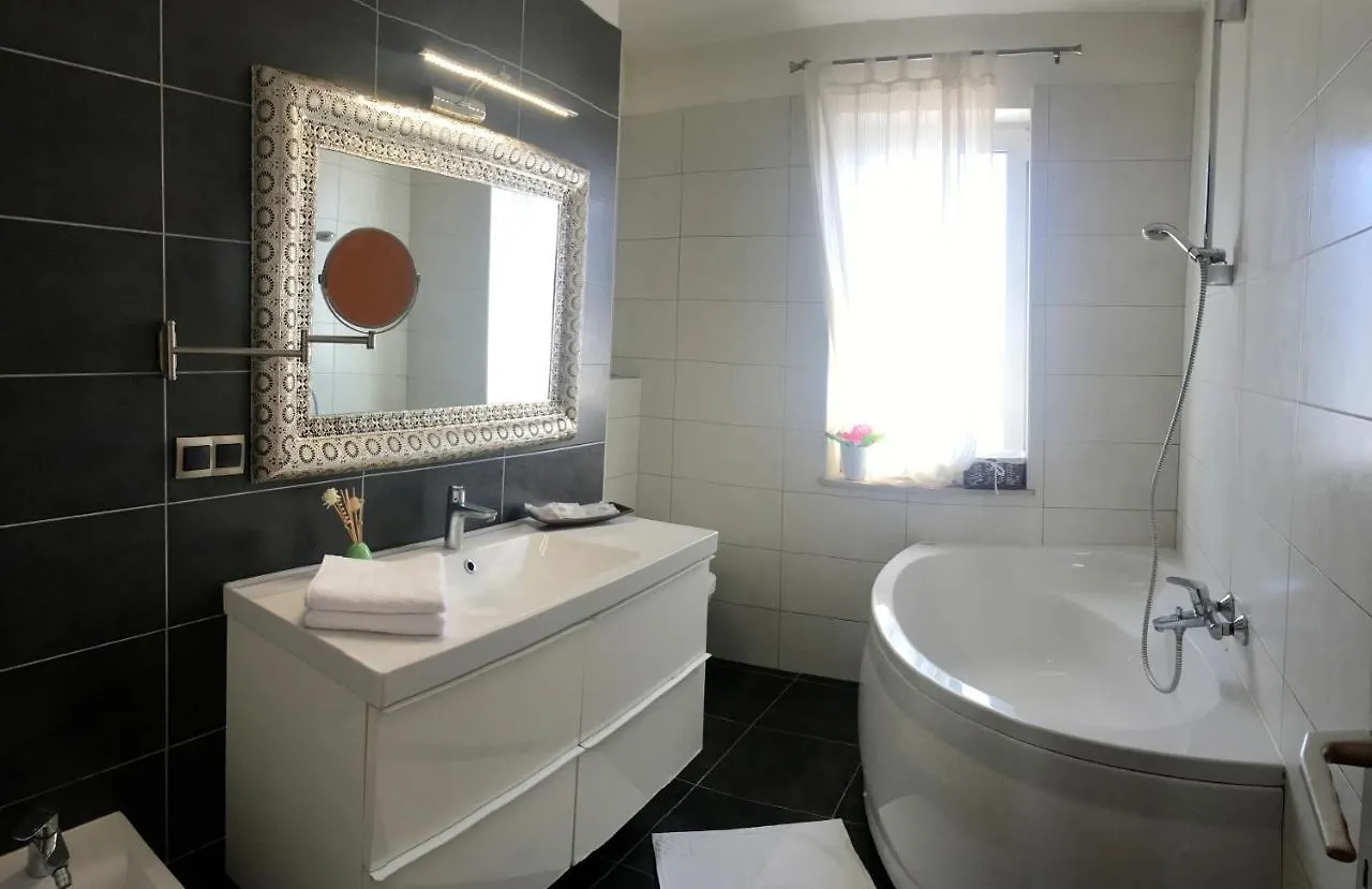 Apartman Debora Sa Privatnim Bazenom Pula