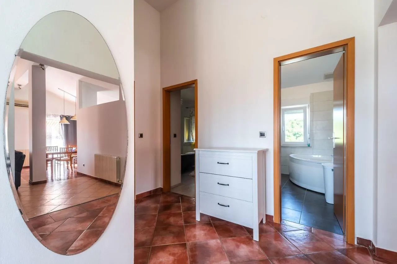 Apartman Debora Sa Privatnim Bazenom Pula 0*,  Croatia