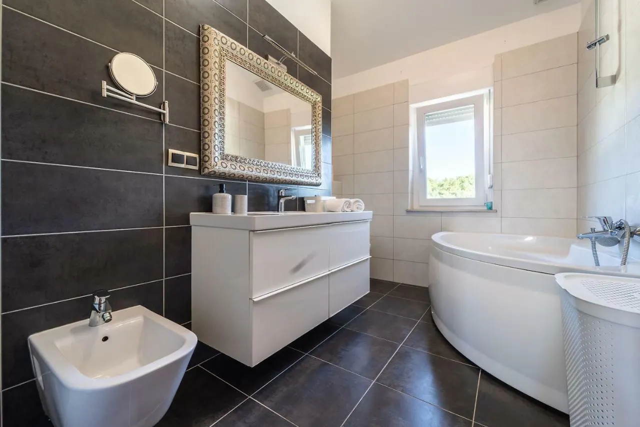 Apartman Debora Sa Privatnim Bazenom Pula Apartment